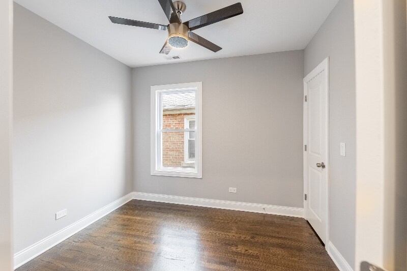 Building Photo - 7118 S Talman Ave