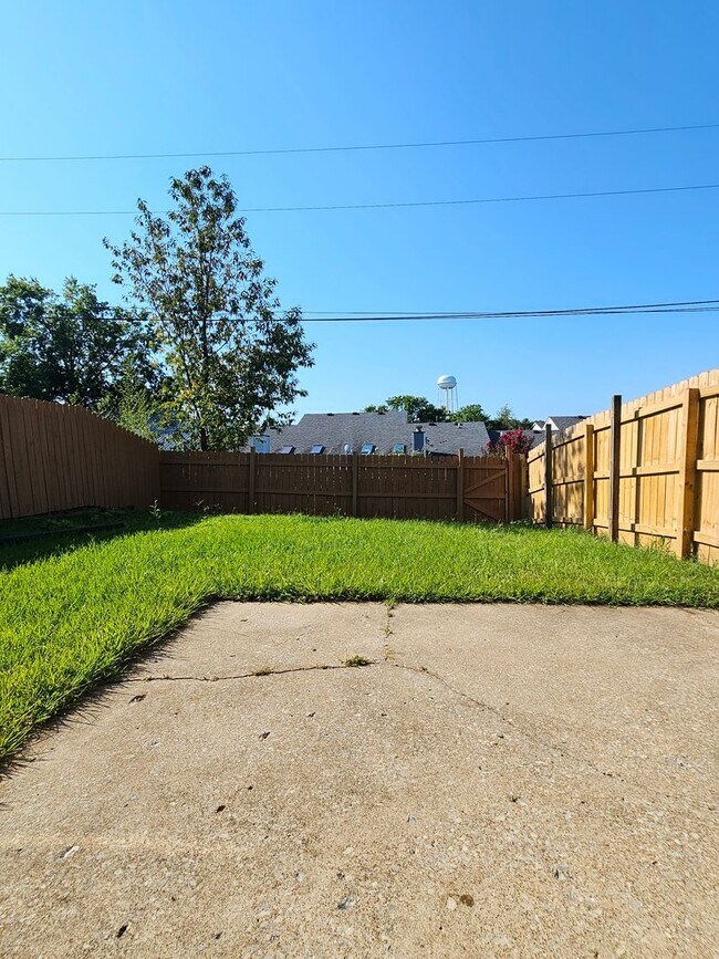 Building Photo - 508 Independence Ct