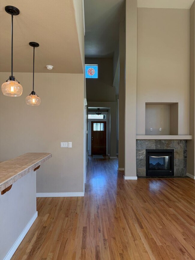 Building Photo - 61112 Snowbrush Dr