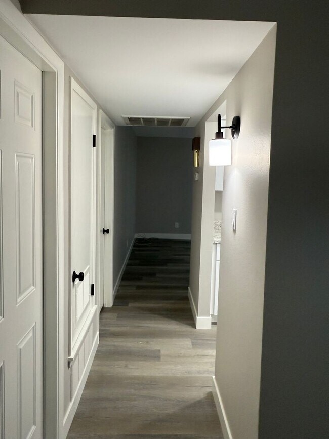 Building Photo - Remodeled 3 Bedroom Home Tempe