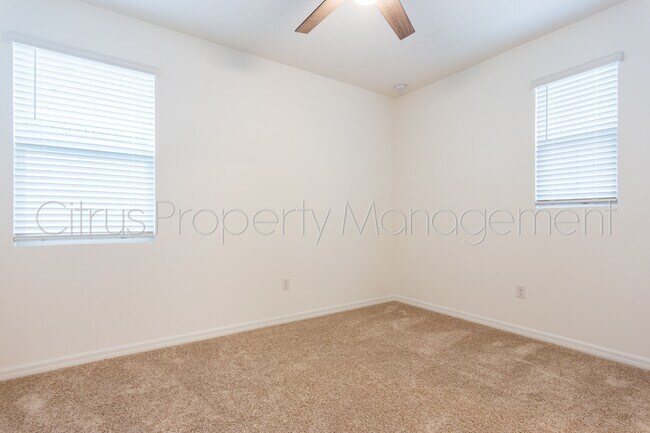 Building Photo - Beautiful Waterfront Home (4/3.5) in Grove...