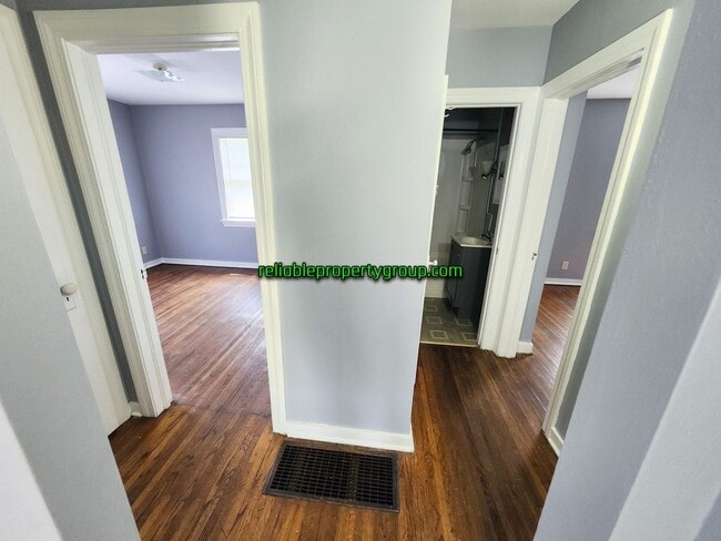 Building Photo - New Listing!!