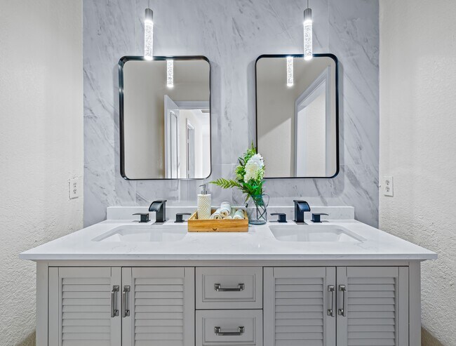 Building Photo - 14511 Middle Bluff Trail