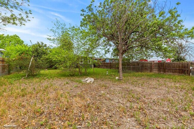 Building Photo - 381 Perryman St