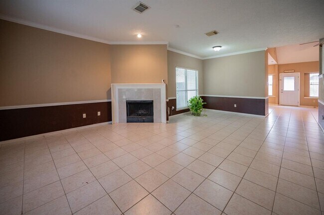 Building Photo - 1114 Gulfton Dr