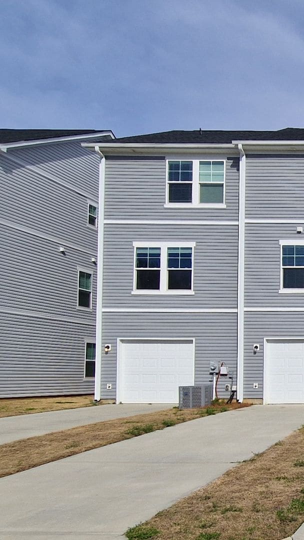 Building Photo - Brand New End Unit Townhome | 3 BR/3.5BA | 1-Car Garage | Near Downtown Mooresville