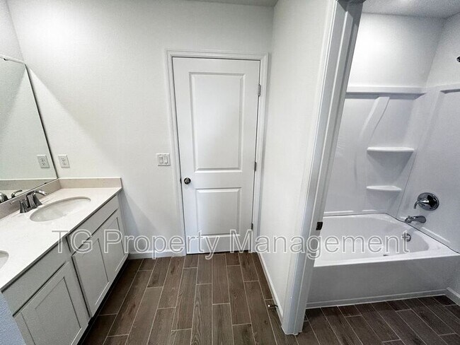 Building Photo - 6226 Mare Ave
