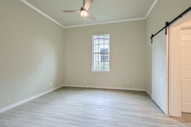 Building Photo - 517 Hicks Ave