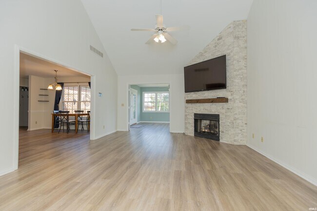 Building Photo - 2644 Waterstone Dr