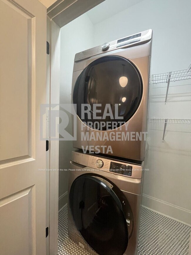 Building Photo - 435 New St