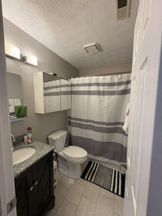 Building Photo - 3044 Village Park N Dr