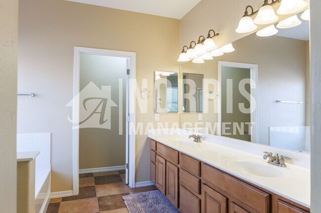 Building Photo - Beautiful Home with a POOL Service Included