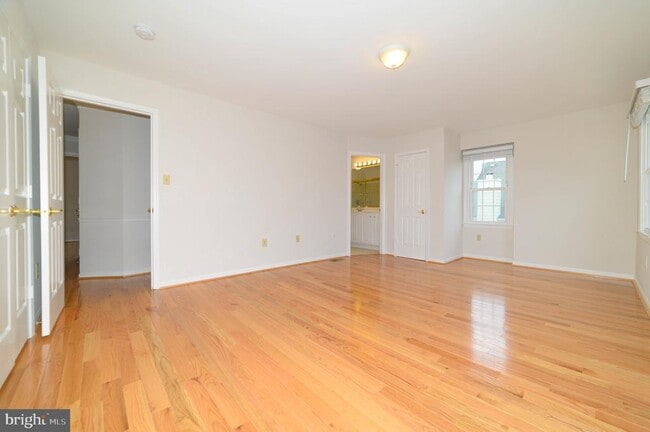 Building Photo - 8016 Merry Oaks Ln