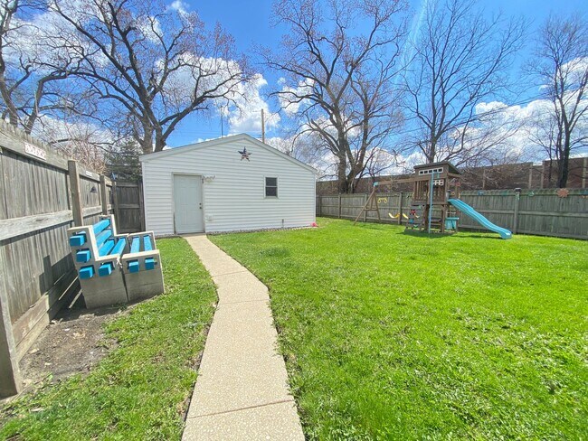 Building Photo - 3 Bedroom Home in Hammond