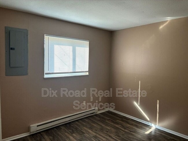 Building Photo - 2609 Fairport Ave