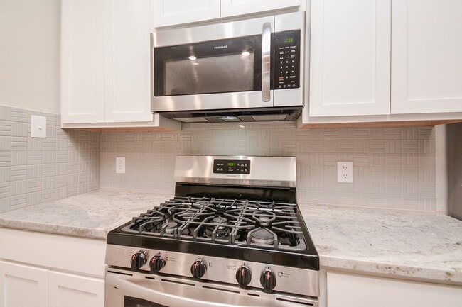 Building Photo - 27326 Grey Fox Run