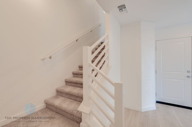 Building Photo - 4 Bed 3.5 Bath Detached House in South El Monte!