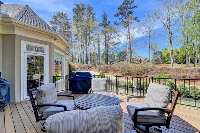 Building Photo - 6745 Laurel Oak Dr