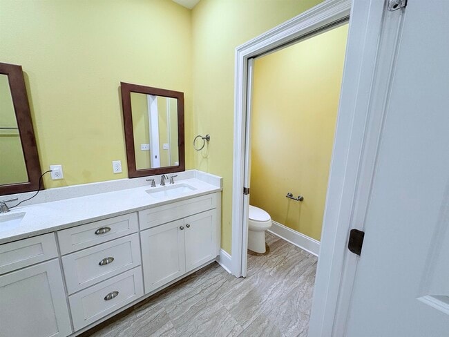 Building Photo - 855 Avery Park Dr
