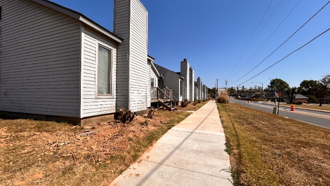 Building Photo - 1301-1315 W Olrich St