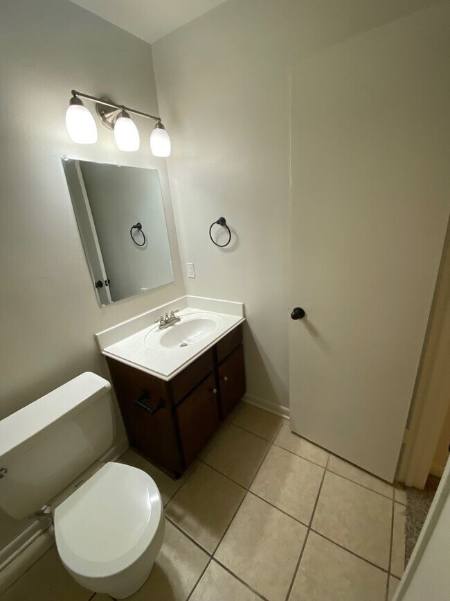 Building Photo - Duplex Homes 3/2/2