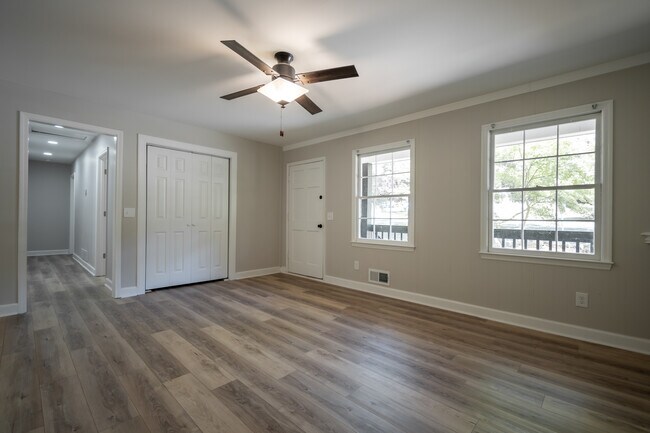 Building Photo - 1051 Crooked Creek Rd
