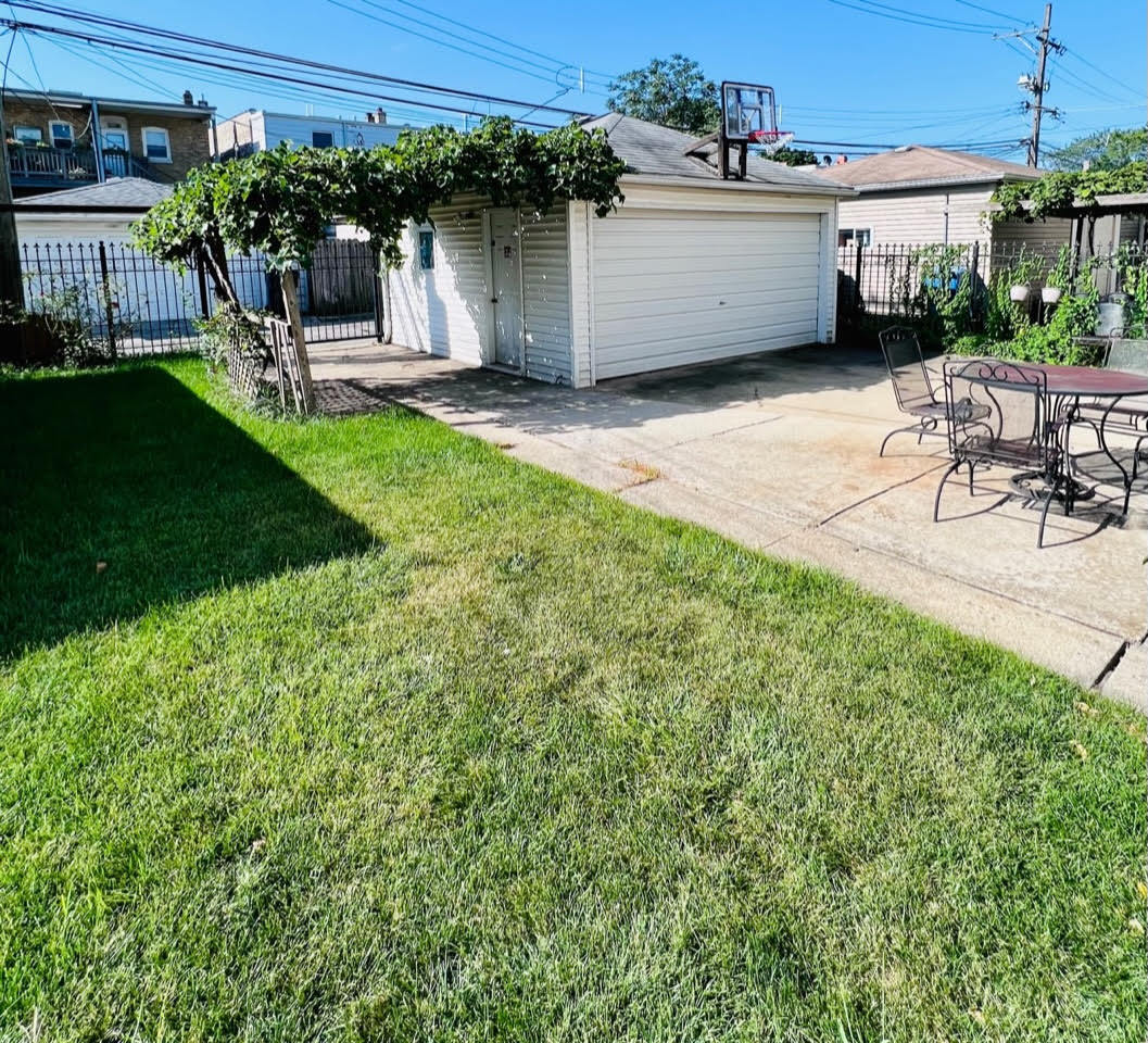 Building Photo - 4827 W Barry Ave