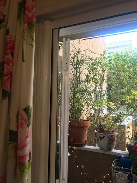 Building Photo - 1345 N Fuller Ave