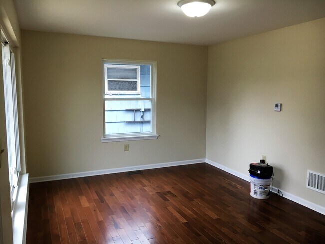 Building Photo - **BEAUTIFULLY REMODELED 2-BEDROOM HOME W/ 2-CAR GARAGE!!**