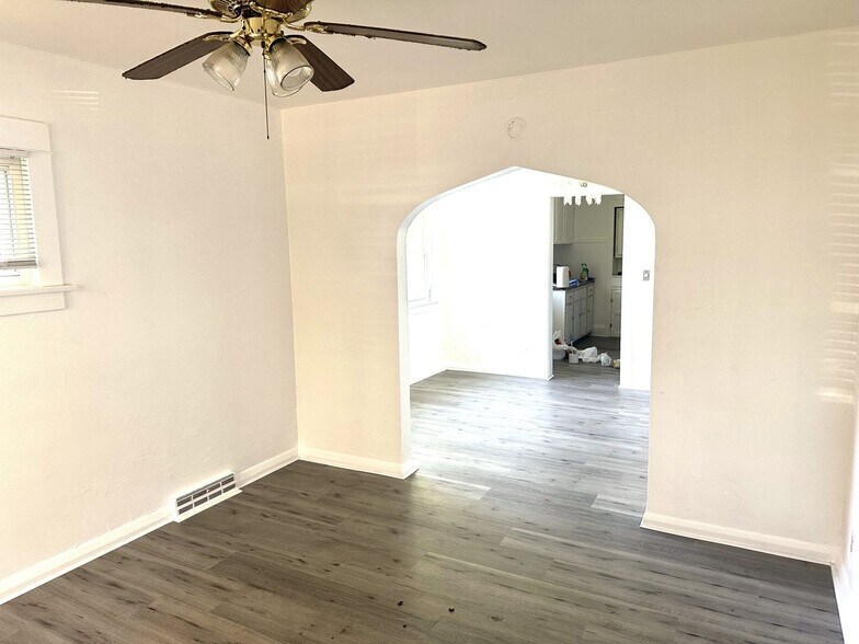 Building Photo - 630 Marmion Ave