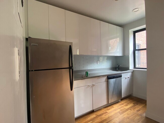 Kitchen - 3353 82nd St