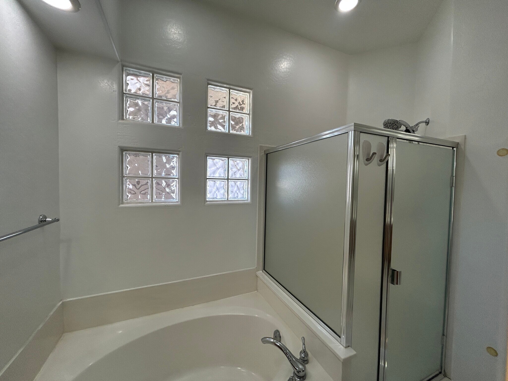 Building Photo - 2041 E Fawn Dr