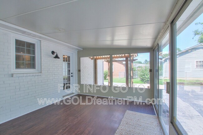Building Photo - 3025 Blackwood Dr