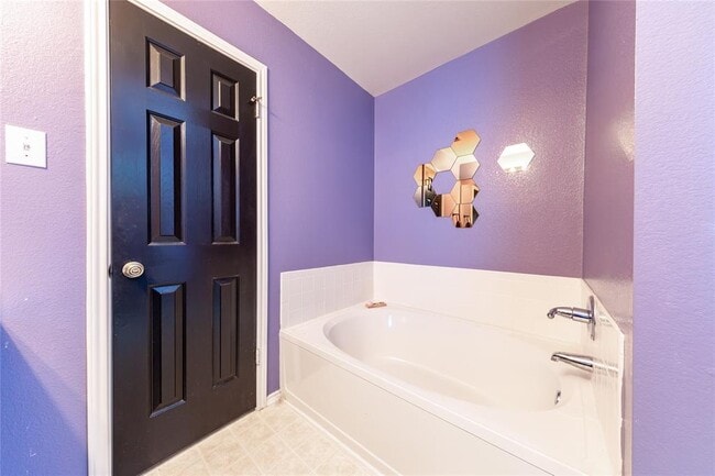 Building Photo - 1910 Ruthie Run