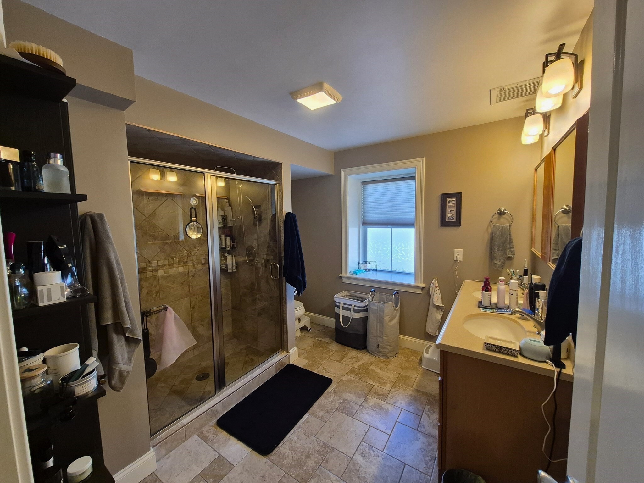 Building Photo - 26 Dorr St