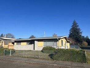 Building Photo - 2002 King St