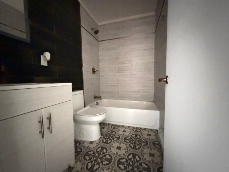 Building Photo - 45 Saint Pauls Ave