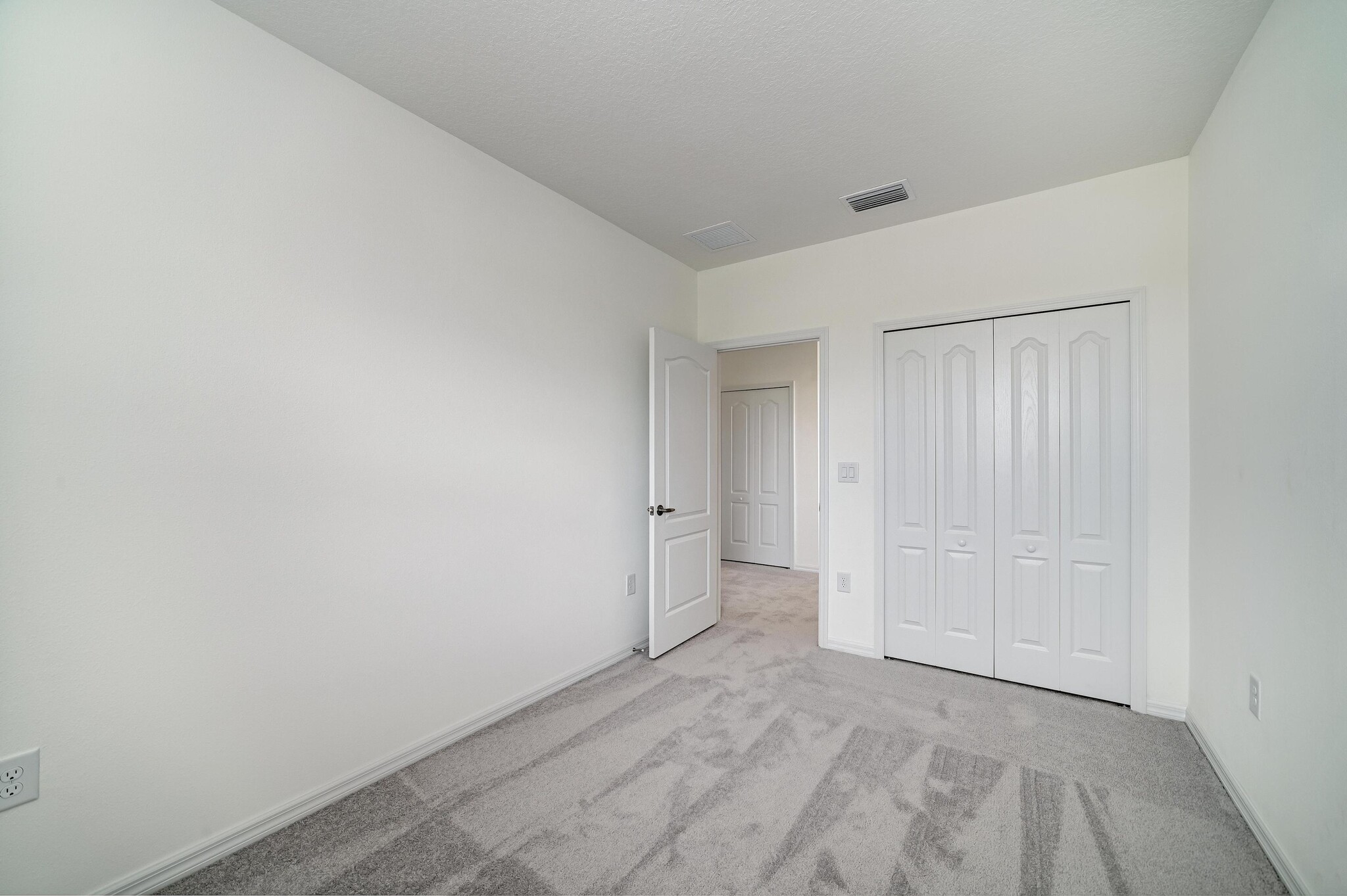 Building Photo - 2206 Washington Palm Ct