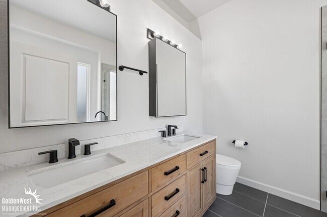 Building Photo - Beautiful 4Bdm 2Ba Home with Private Backyard in Gilbert!