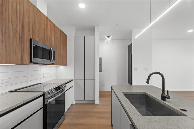 Building Photo - 204 S Leavitt St