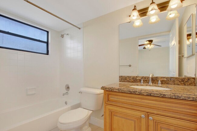Building Photo - 1524 Lake Crystal Dr