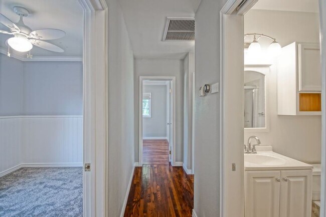 Building Photo - Beautifully Remodeled, Bright & Airy Home w/ Detached Bonus Room w/ Bath & 1-Car Garage, Front Ya...