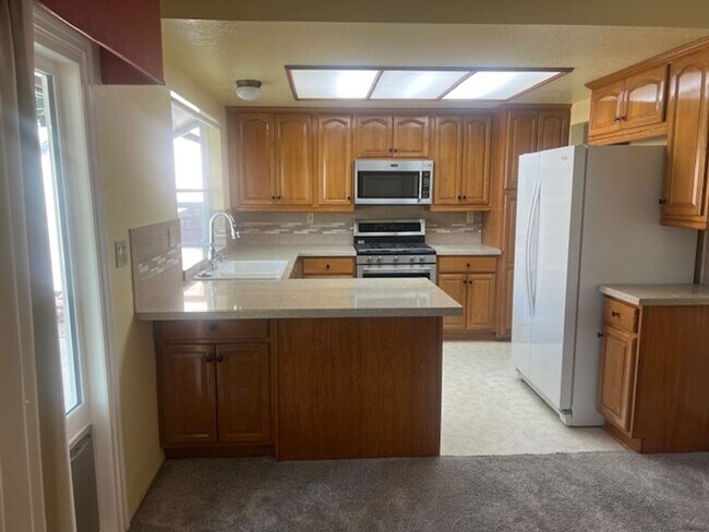 Building Photo - Beautiful 3 Bedroom, 2 Bathroom Sylmar Home! Ready for Move-In!