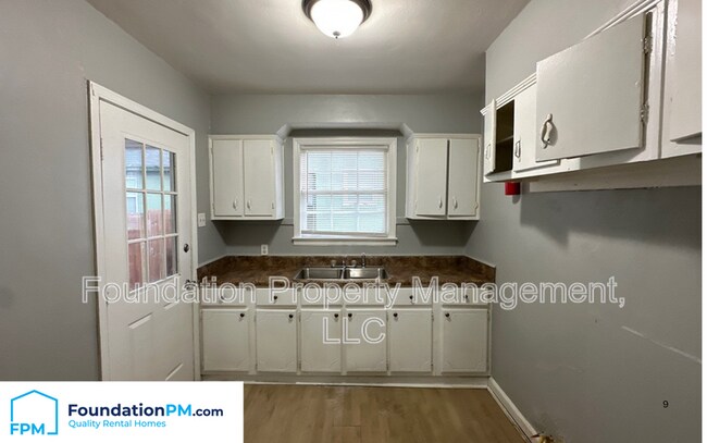 Building Photo - 44 N Holmes St