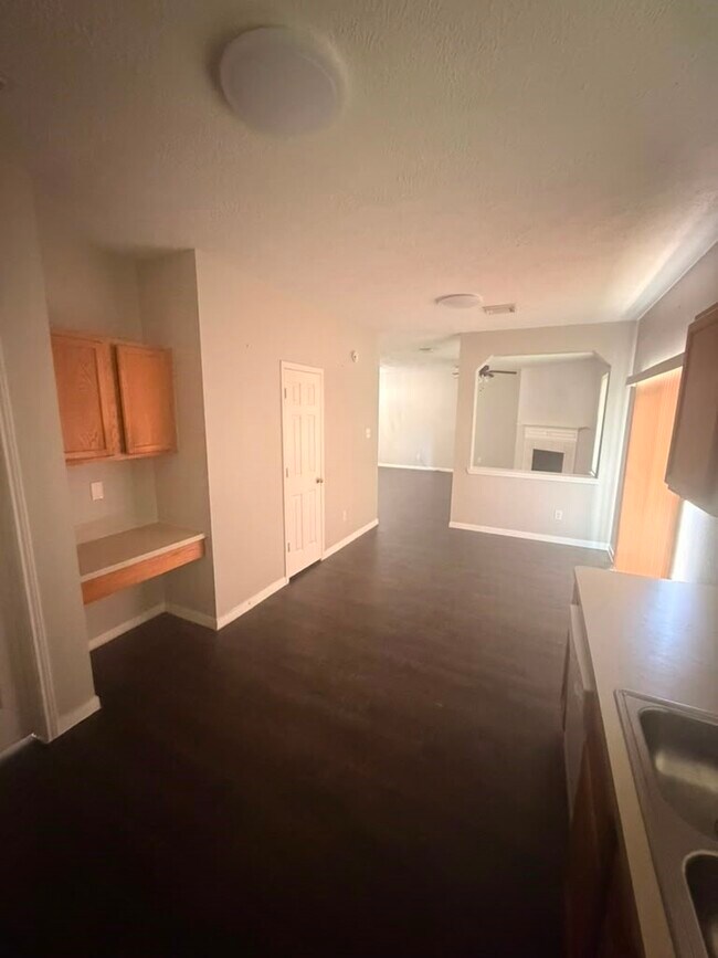 Building Photo - 22018 Willow Shadows Dr