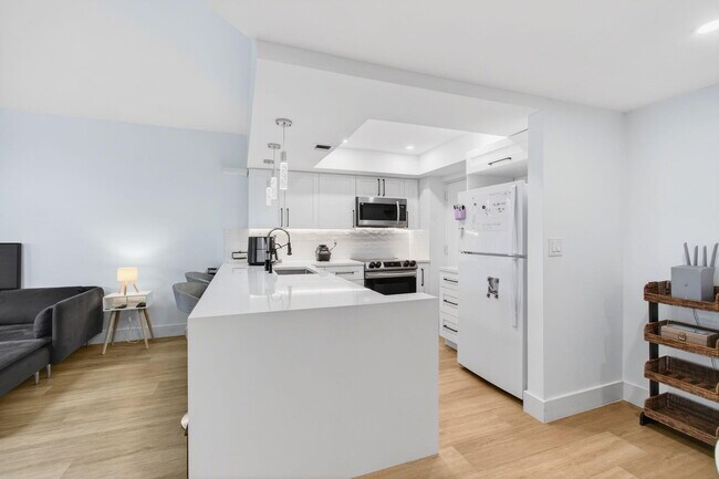 Building Photo - 50 SW 3rd Ave