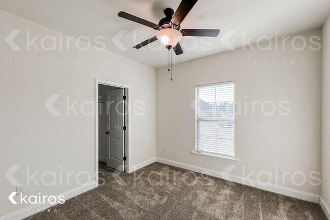 Building Photo - 21150 Chardonnay Dr