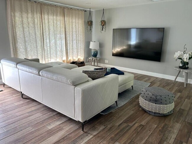 Building Photo - 1182 SE 2nd Ave