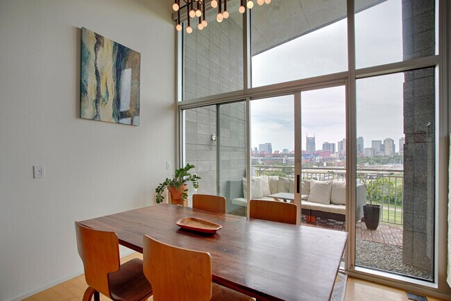 Building Photo - 2115 Yeaman Pl