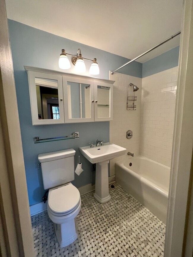 Building Photo - Garden Court Condominium - Capitol Hill